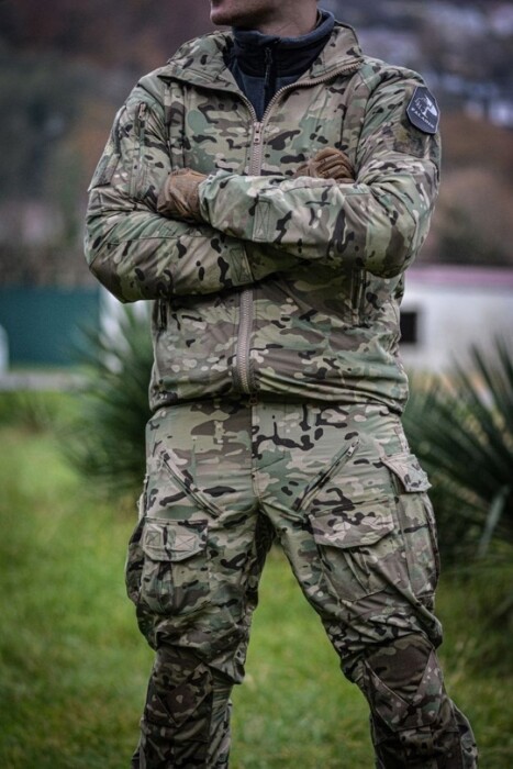 Куртка из легкой и эластичной мембраны (5 слой) против ветра и мелких осадков в Капсуле