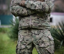 Куртка из легкой и эластичной мембраны (5 слой) против ветра и мелких осадков